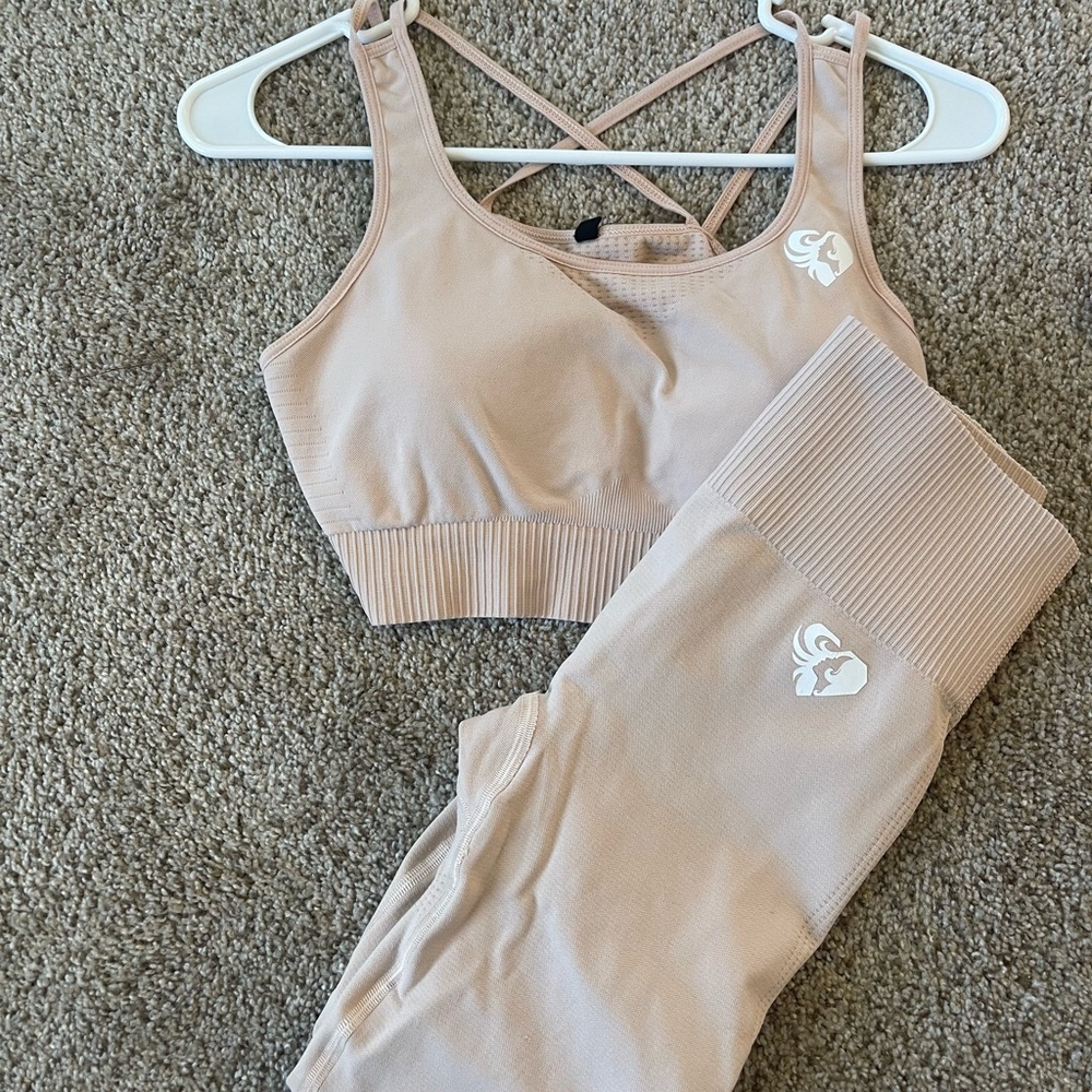 Medium top and bottoms Womens best set